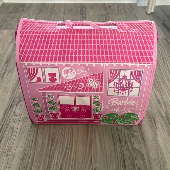 🩷BARBIES WITH VANITY AND KITCHEN🩷 - Picture 10 of 11